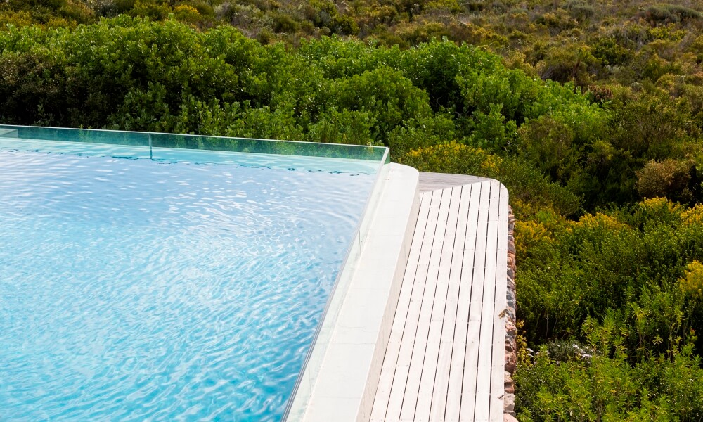 Infinity edge pool contractor